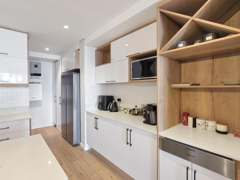 2 Bedroom Property for Sale in Sea Point Western Cape